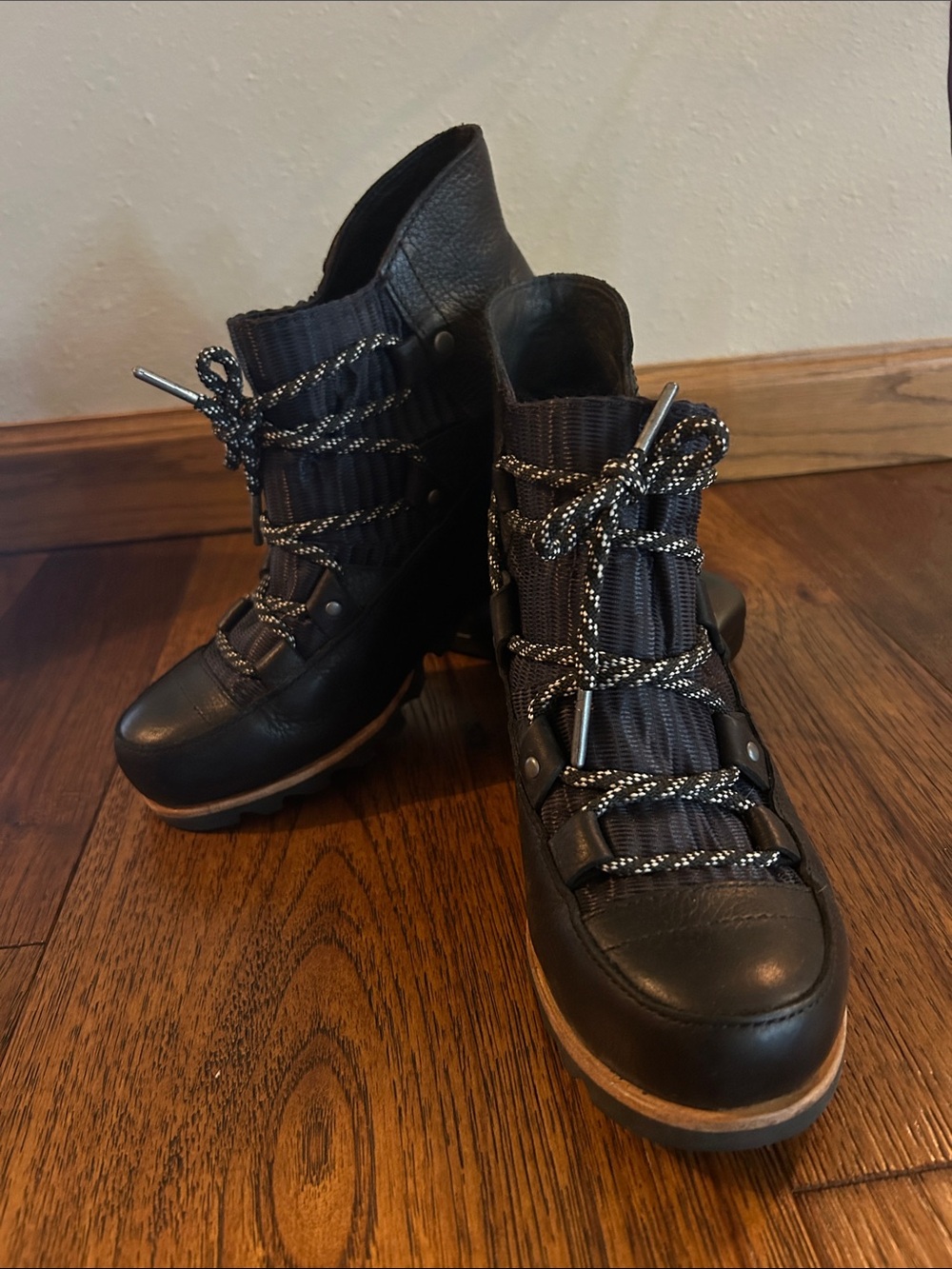Women’s size 7, Sorel Boots